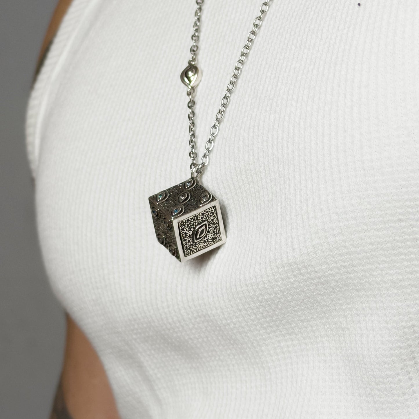 Collar De Energía Maldita